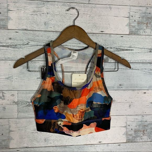Fabletics On-The-Go Medium-Impact Sports Bra in Zenith Size XS. NWOT. - Picture 1 of 8